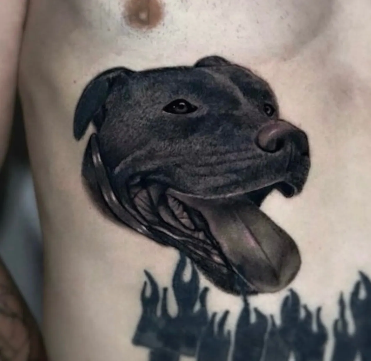 Pitbull Hundeportrait Tattoo realistisch